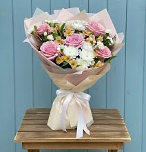 Букет цветов из:  Гвоздики, Орхидеи и Розы в Ивдели