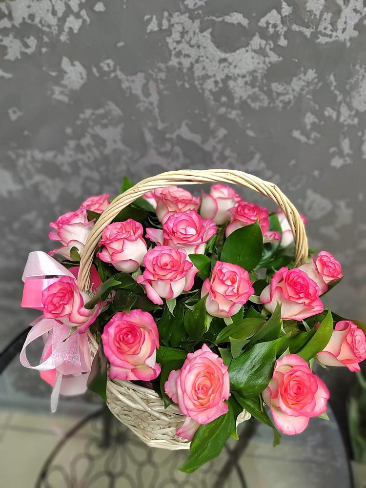 Цветочная композиция из Розы в корзине в Ивдели