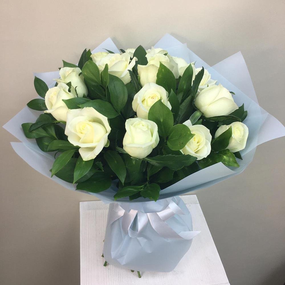 Букет 15 Белых роз Проуд в Ивдели