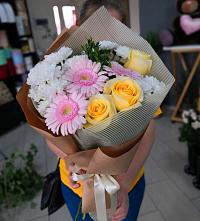 Букет цветов из:  Герберы, Розы и Хризантемы в Ивдели