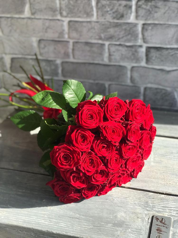 Букет Красные розы Фридом в Ивдели