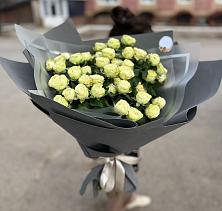 Букет Белые кустовые розы Солинеро в Ивдели