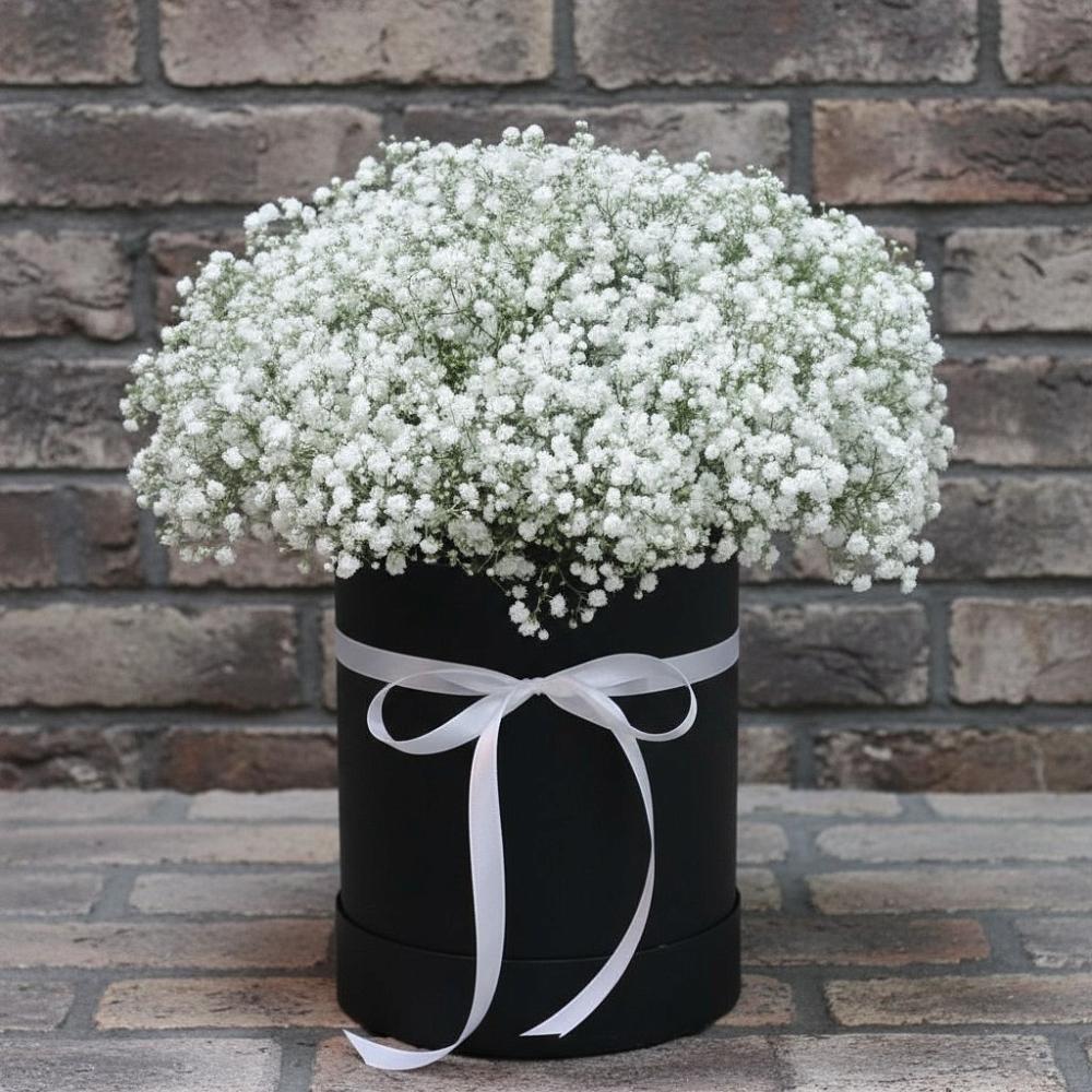 Цветочная композиция из Гипсофила в шляпной коробке в Ивдели