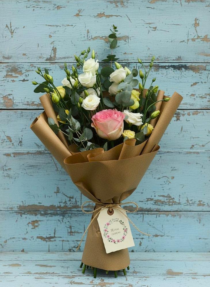 Букет цветов из: Розы и Лизиантусы в Ивдели