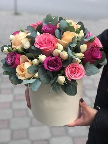 Цветочная композиция из Розы в шляпной коробке в Ивдели