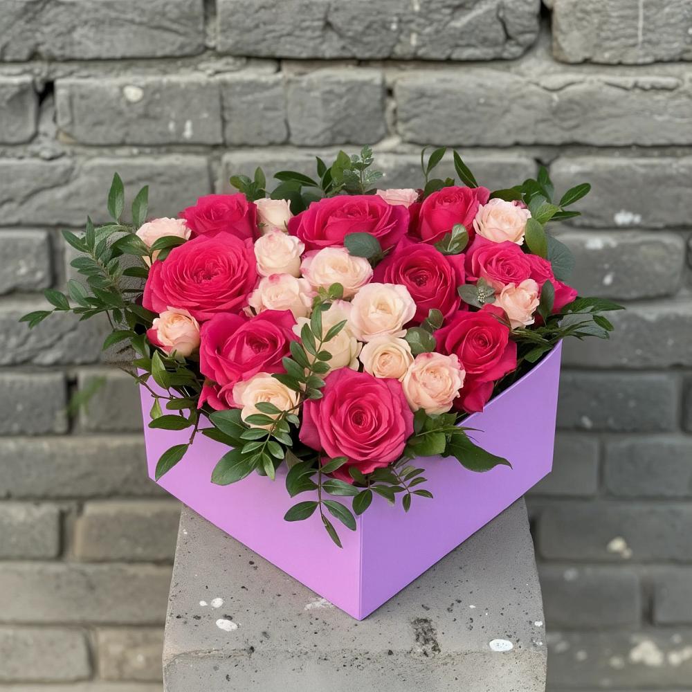 Цветочная композиция из Розы в коробке в Ивдели