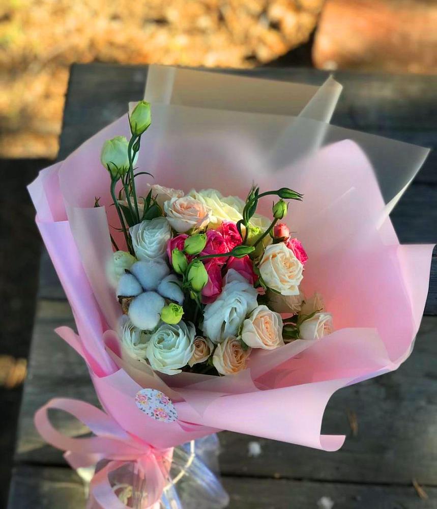 Букет цветов из: Розы и Лизиантусы в Ивдели