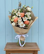 Букет цветов из:  Альстромерии, Лизиантусы, Розы и Хризантемы #REPLACE_PRED# Ивдели