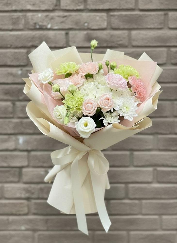 Букет цветов из: Гвоздики, Розы, Лизиантусы и Хризантемы в Ивдели