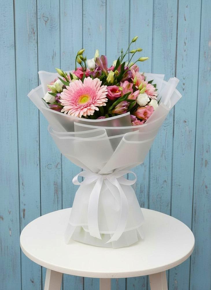 Букет цветов из: Герберы, Альстромерии и Лизиантусы в Ивдели