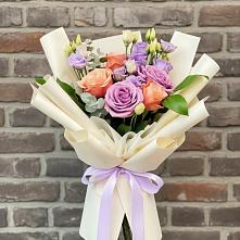 Букет цветов из:  Лизиантусы и Розы в Ивдели