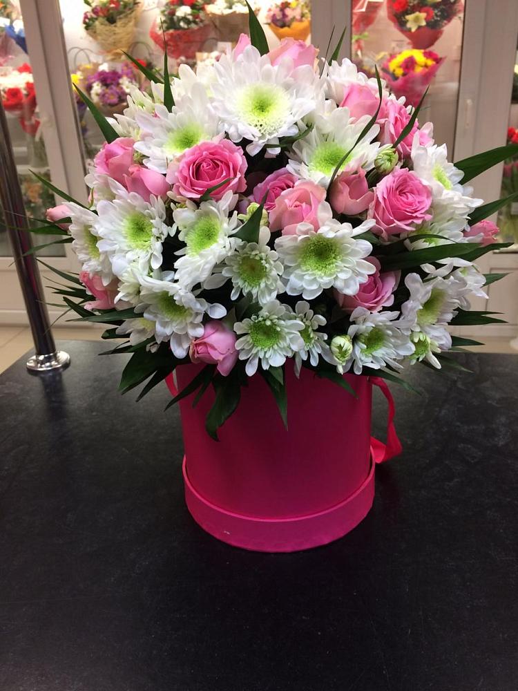 Цветочная композиция из Розы и Хризантемы в шляпной коробке в Ивдели