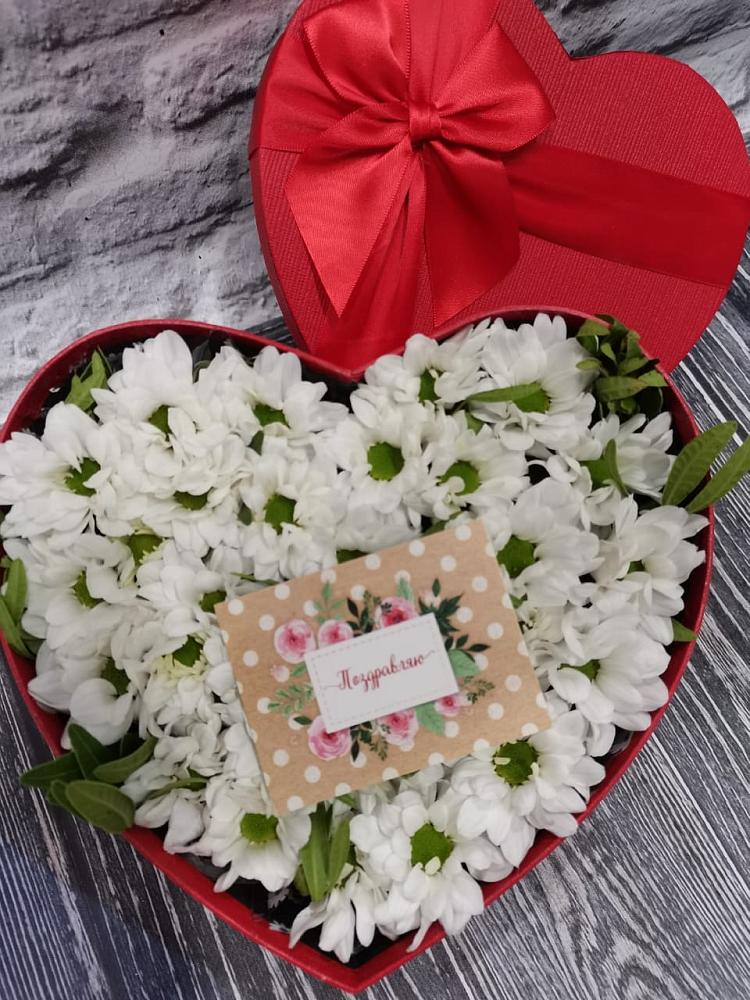 Цветочная композиция из Хризантемы в виде сердца в Ивдели