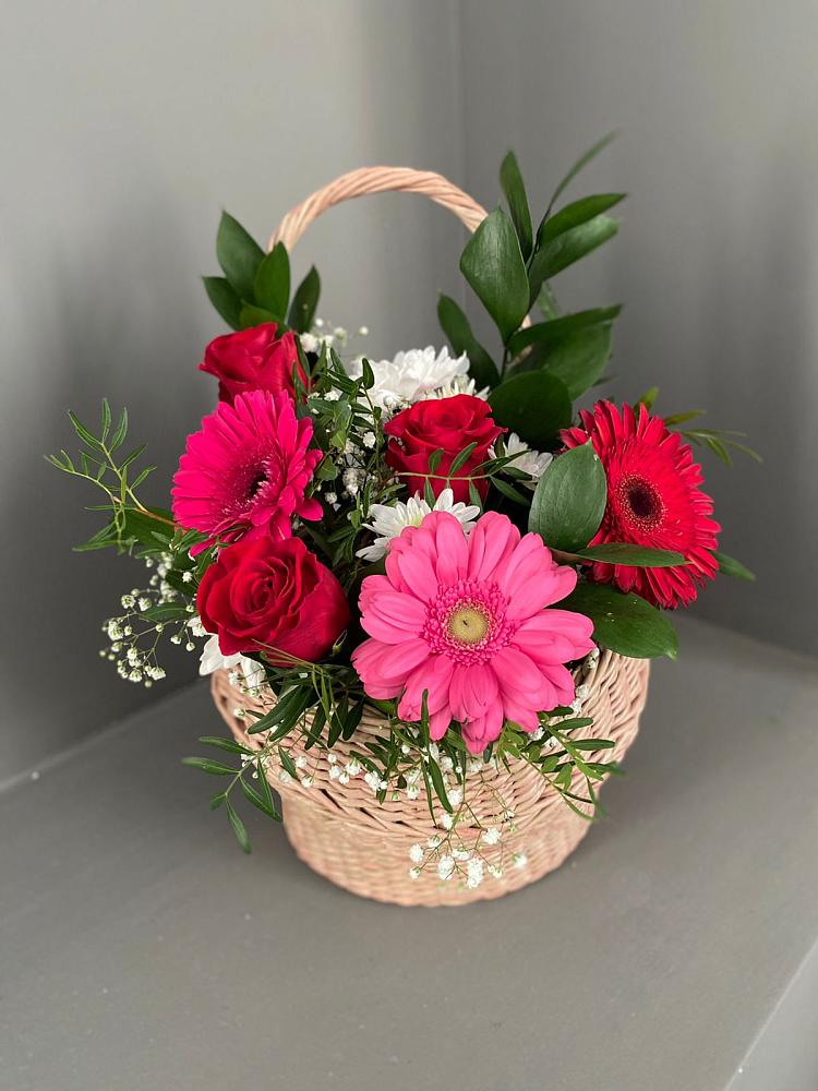Цветочная композиция из Розы, Хризантемы и Герберы в корзине в Ивдели